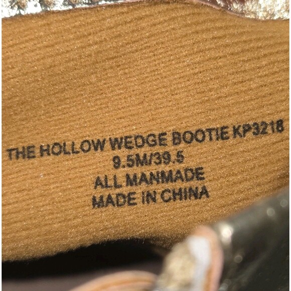 Katy Perry Women's The Hollow Wedge Bootie Gold Ankle Fashion Boots Size 9.5M - Picture 3 of 5